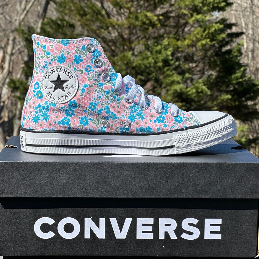 Converse All Star Flowers Hi Canvas Casual Sneaker Womens 7.5 | 8.5 | 9 NEW - Picture 2 of 11
